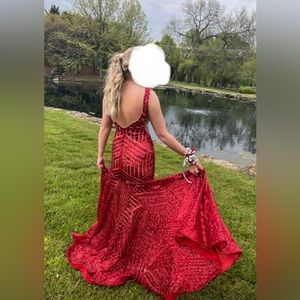 Red sequin Sherri hill prom/pagent dress with train size 8